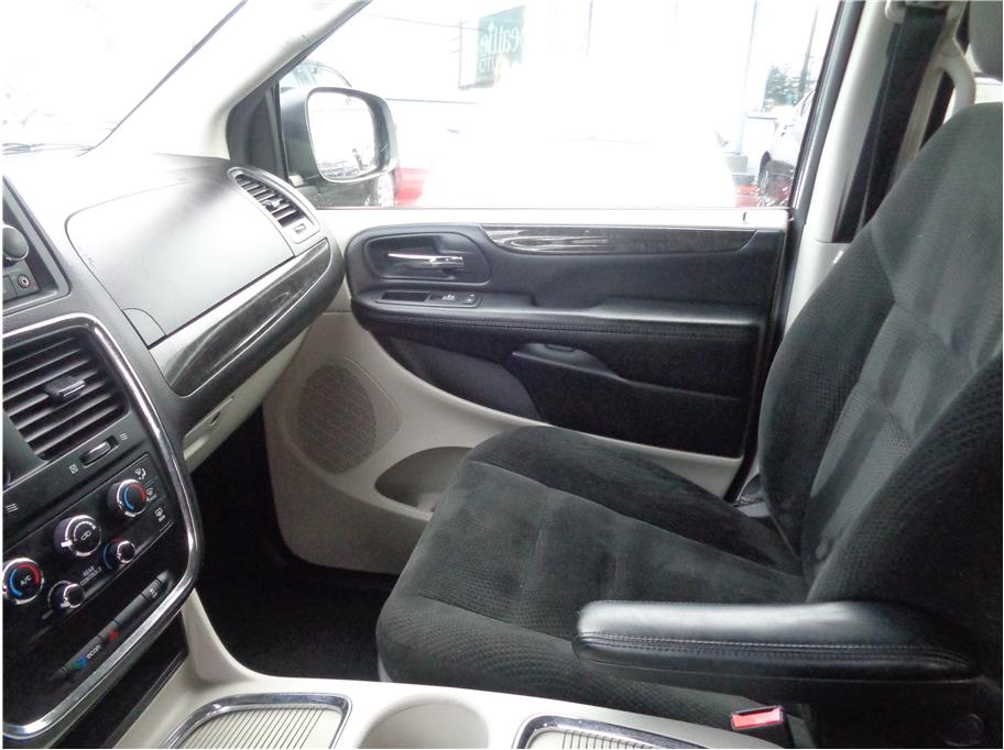 2016 Dodge Grand Caravan Passenger SXT Minivan 4D