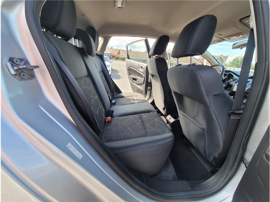 2012 Ford Fiesta SE Hatchback 4D