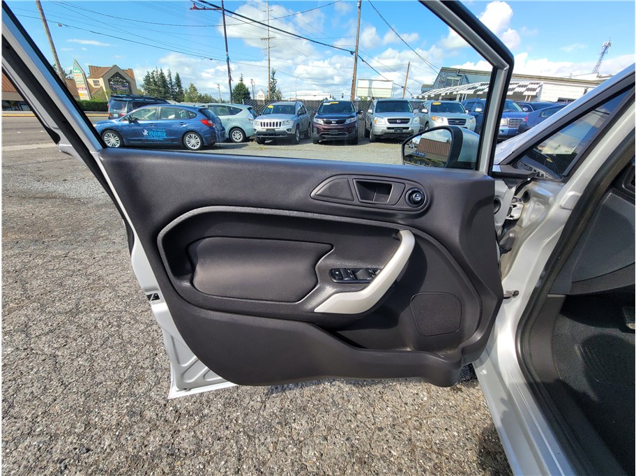 2012 Ford Fiesta SE Hatchback 4D