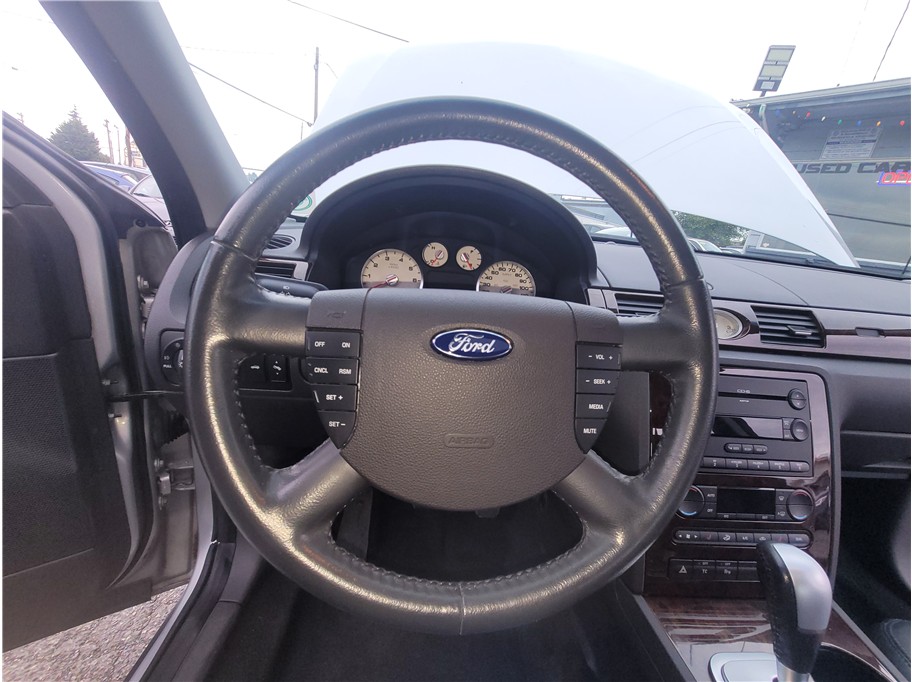 2005 Ford Five Hundred Limited Sedan 4D