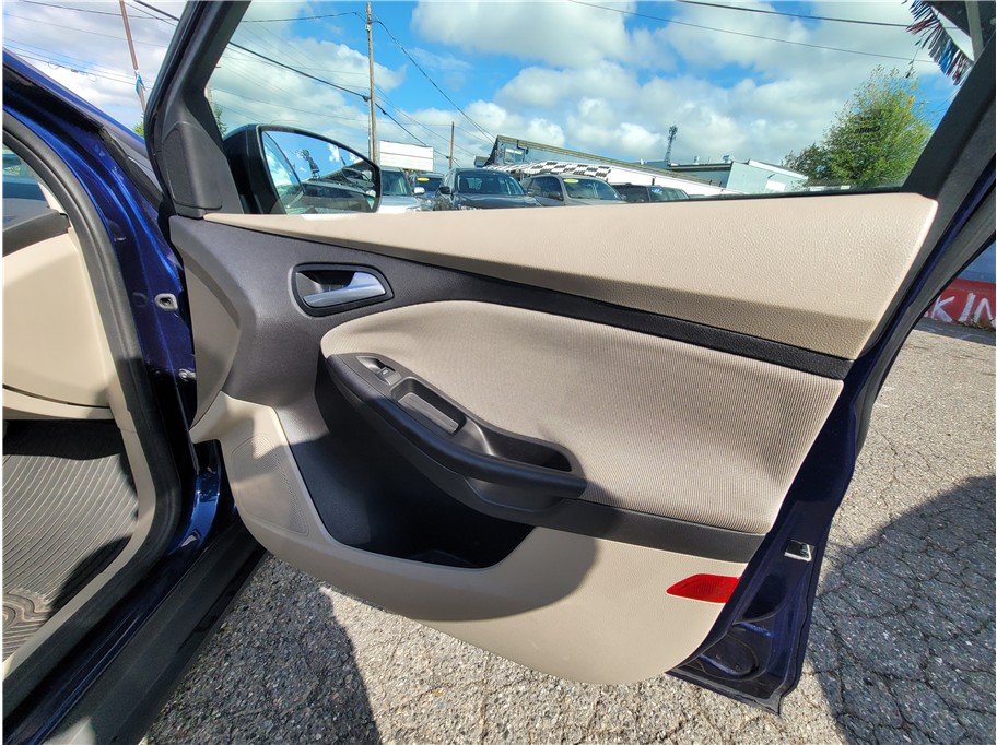 2012 Ford Focus SE Hatchback 4D