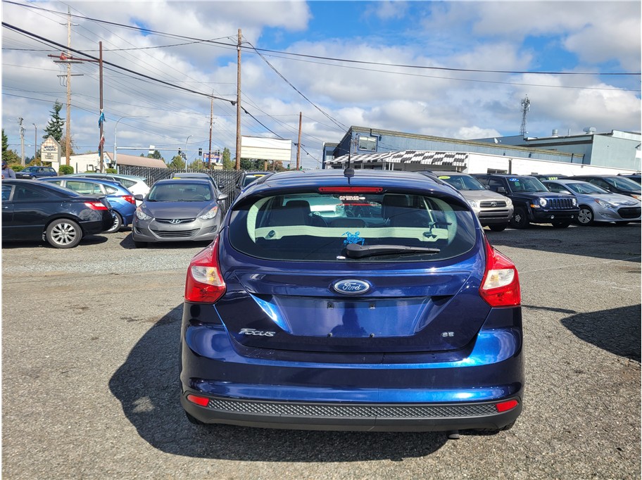 2012 Ford Focus SE Hatchback 4D