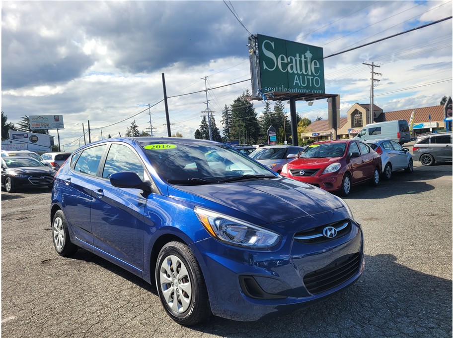 2016 Hyundai Accent SE Hatchback 4D