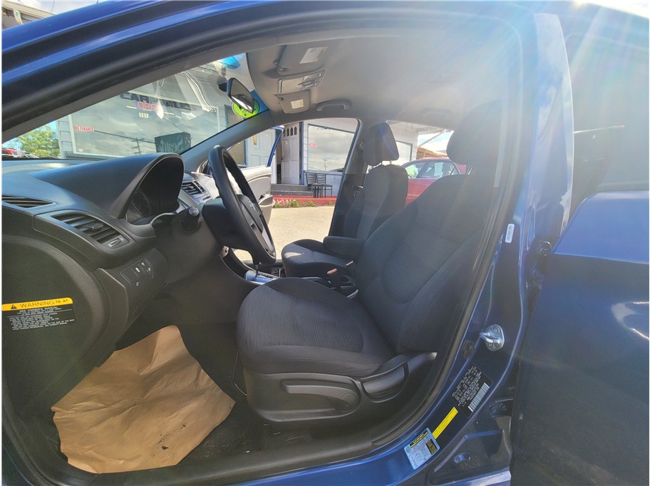 2016 Hyundai Accent SE Hatchback 4D