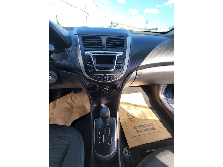 2016 Hyundai Accent SE Hatchback 4D