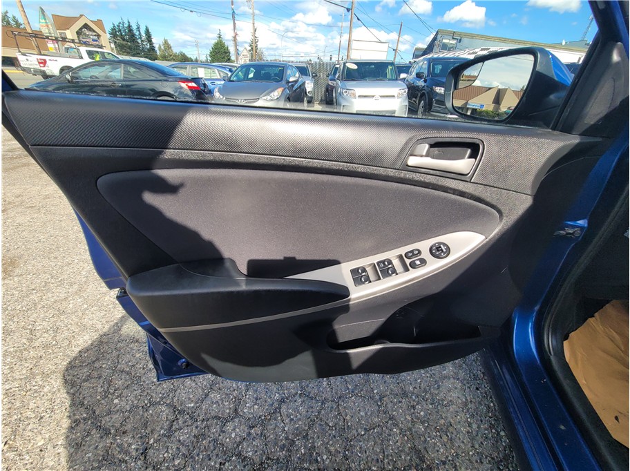 2016 Hyundai Accent SE Hatchback 4D