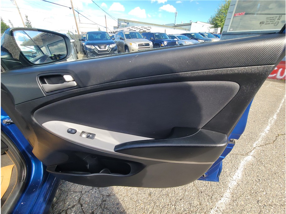 2016 Hyundai Accent SE Hatchback 4D