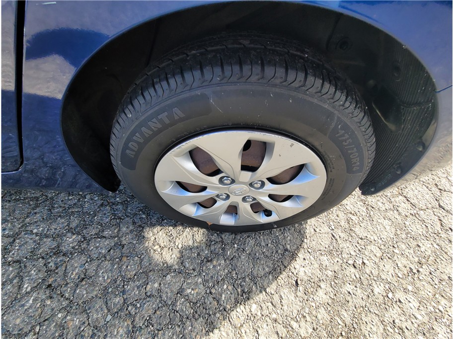 2016 Hyundai Accent SE Hatchback 4D