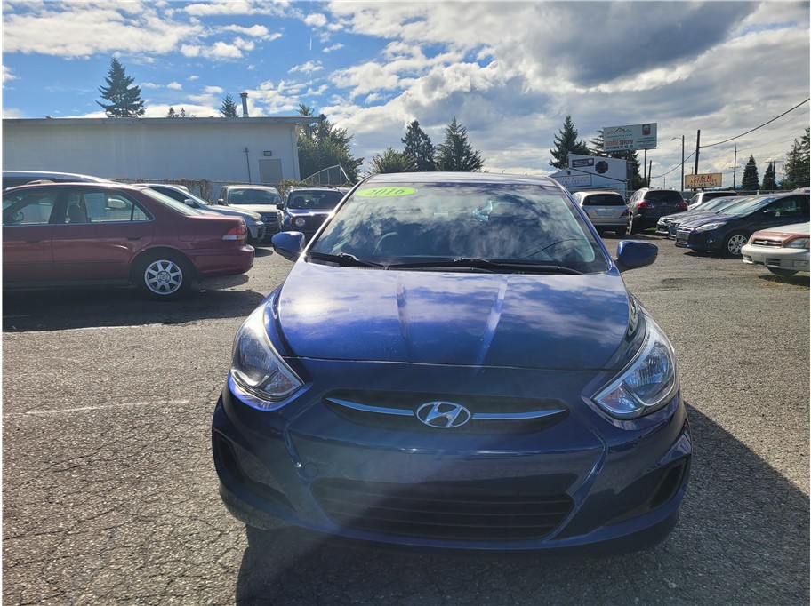 2016 Hyundai Accent SE Hatchback 4D