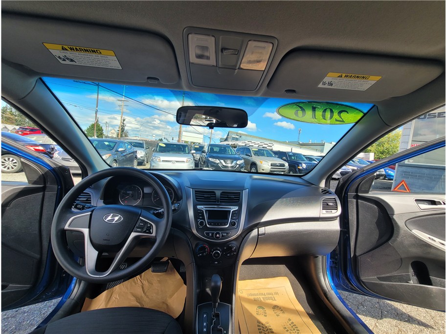 2016 Hyundai Accent SE Hatchback 4D