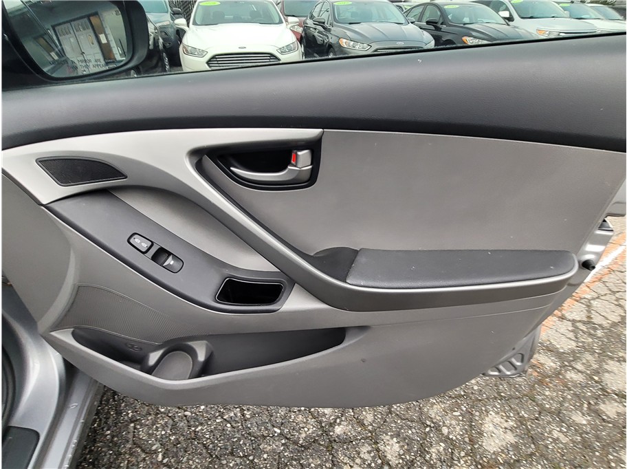 2015 Hyundai Elantra SE Sedan 4D