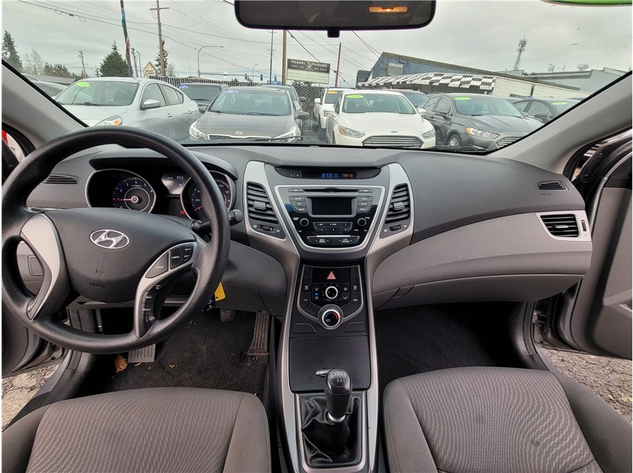 2015 Hyundai Elantra SE Sedan 4D