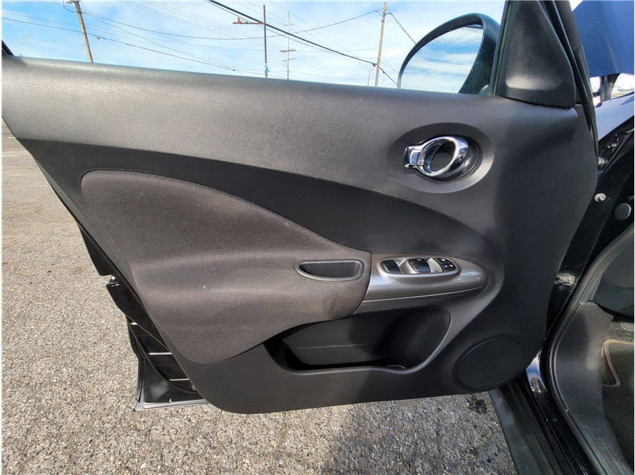 2012 Nissan JUKE SV Sport Utility 4D