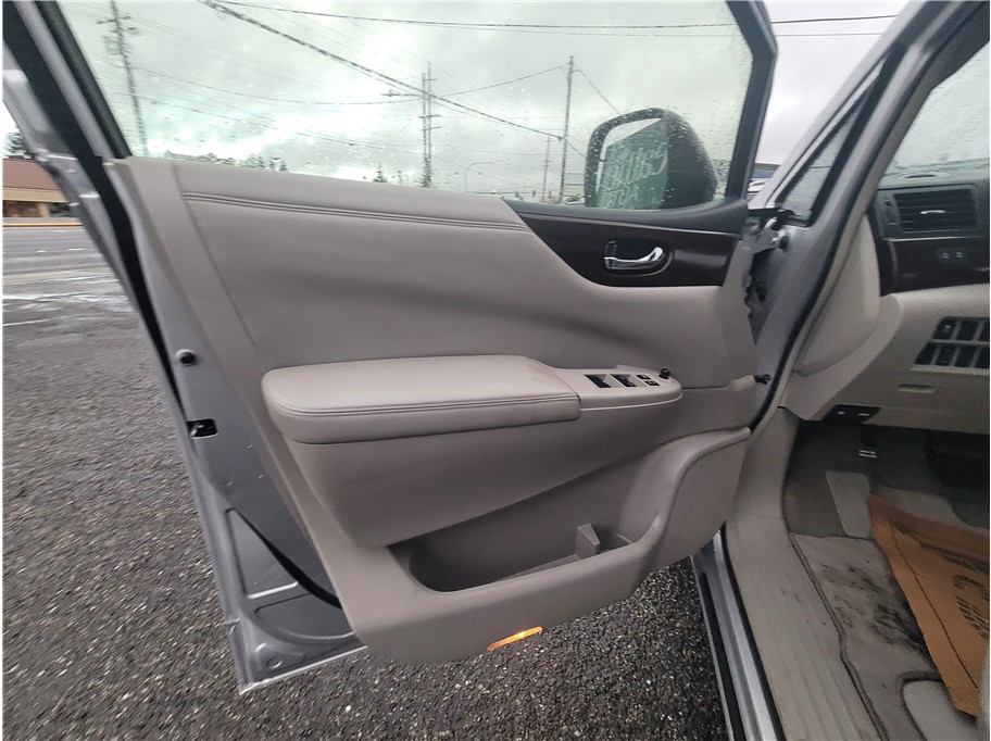 2016 Nissan Quest SV Minivan 4D