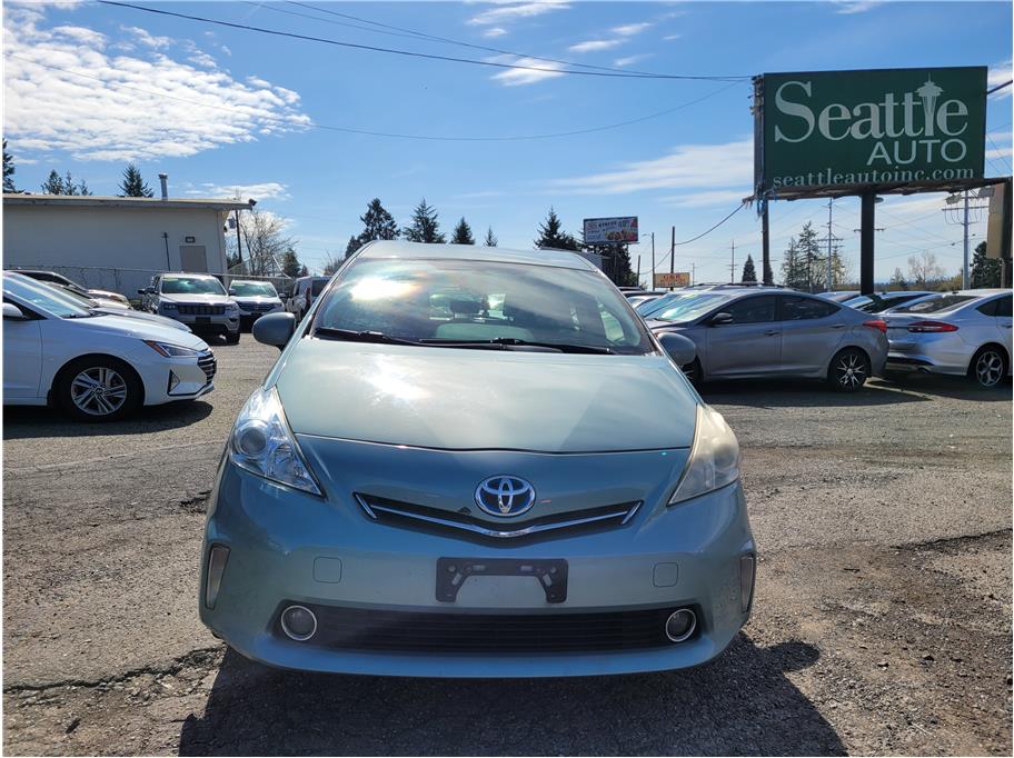 2013 Toyota Prius v Two Wagon 4D