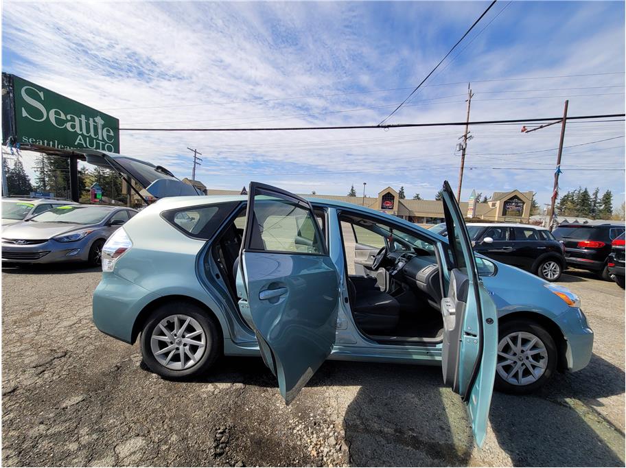 2013 Toyota Prius v Two Wagon 4D