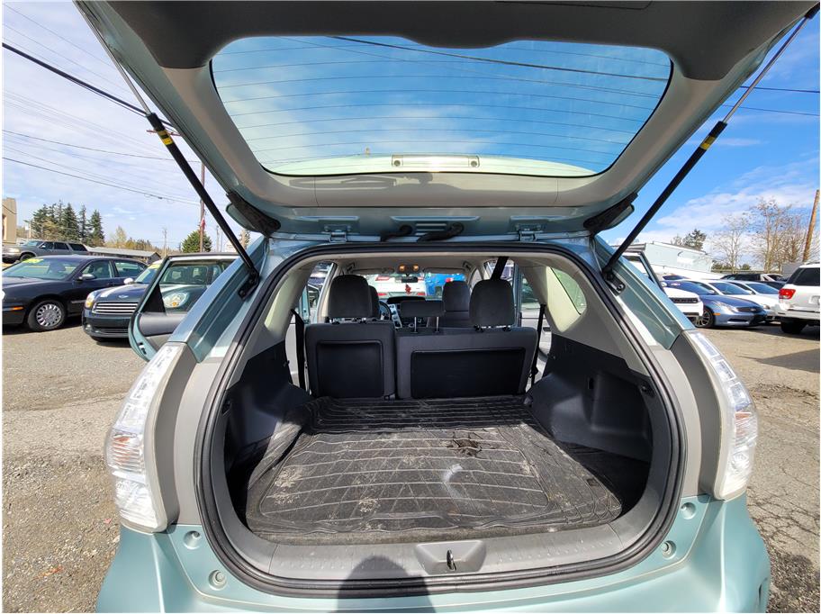 2013 Toyota Prius v Two Wagon 4D