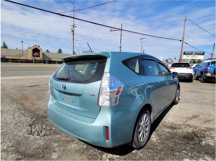 2013 Toyota Prius v Two Wagon 4D