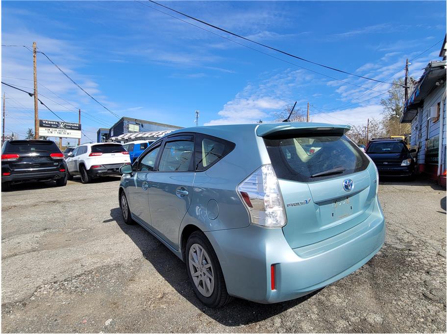 2013 Toyota Prius v Two Wagon 4D
