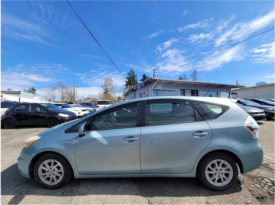 2013 Toyota Prius v Two Wagon 4D