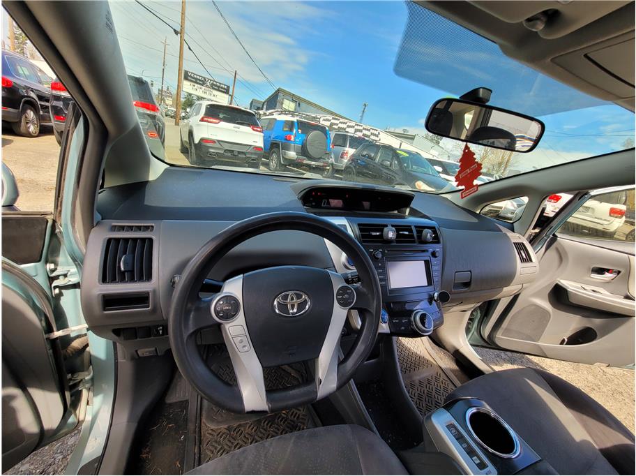 2013 Toyota Prius v Two Wagon 4D