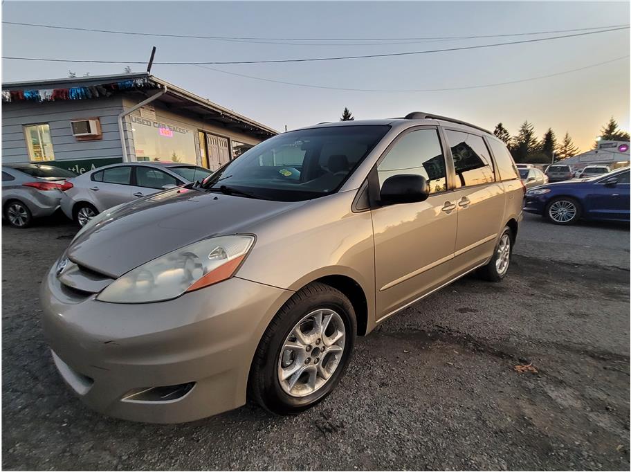2006 Toyota Sienna LE Minivan 4D