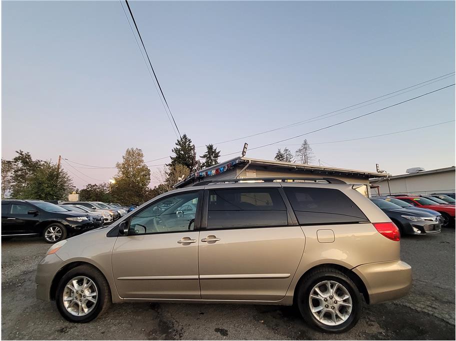 2006 Toyota Sienna LE Minivan 4D