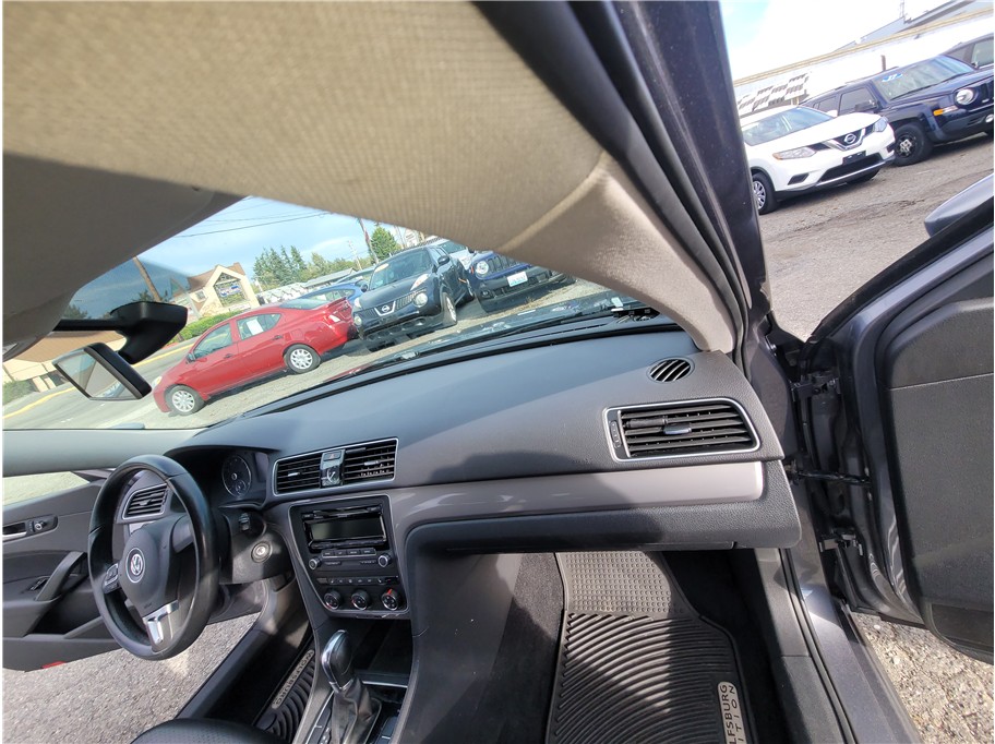 2014 Volkswagen Passat 1.8T Wolfsburg Edition Sedan 4D