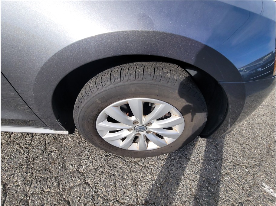 2014 Volkswagen Passat 1.8T Wolfsburg Edition Sedan 4D