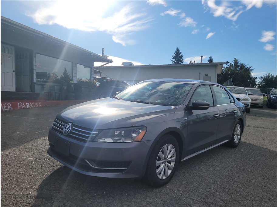 2014 Volkswagen Passat 1.8T Wolfsburg Edition Sedan 4D