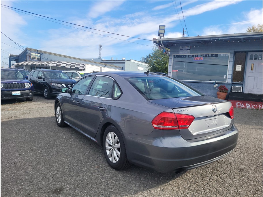 2014 Volkswagen Passat 1.8T Wolfsburg Edition Sedan 4D