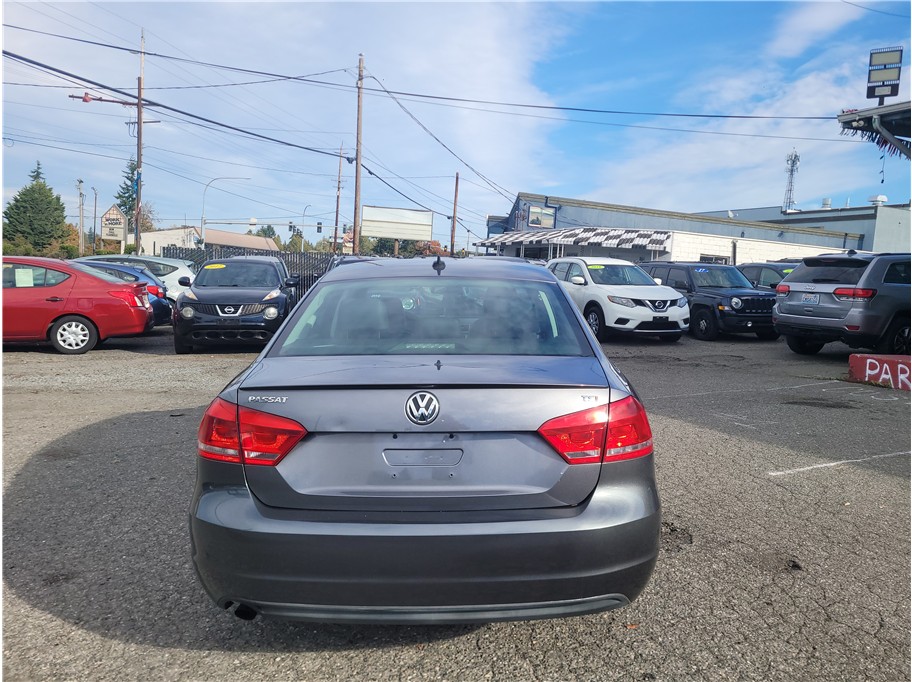 2014 Volkswagen Passat 1.8T Wolfsburg Edition Sedan 4D