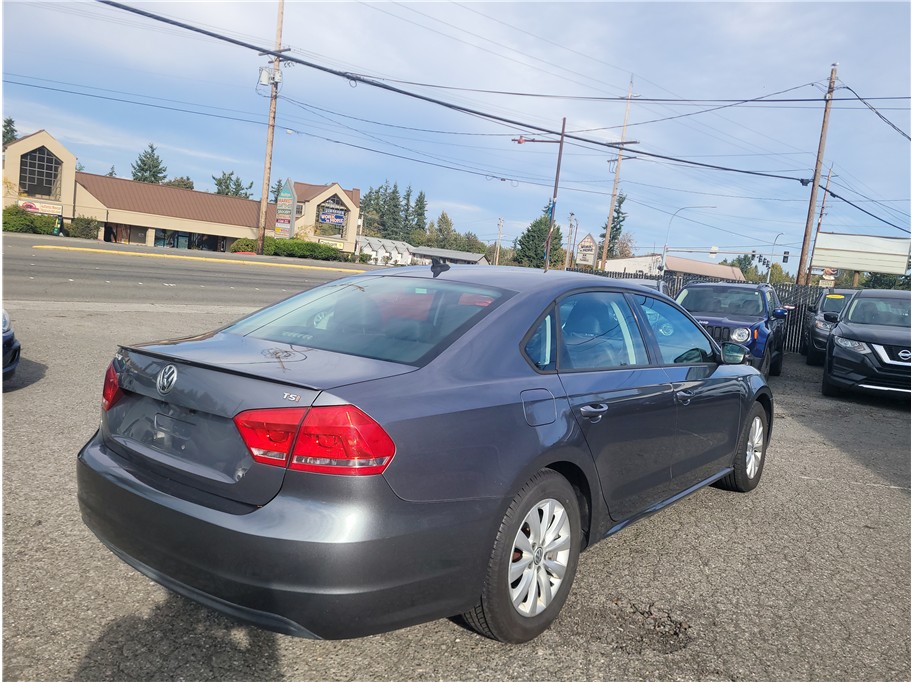 2014 Volkswagen Passat 1.8T Wolfsburg Edition Sedan 4D