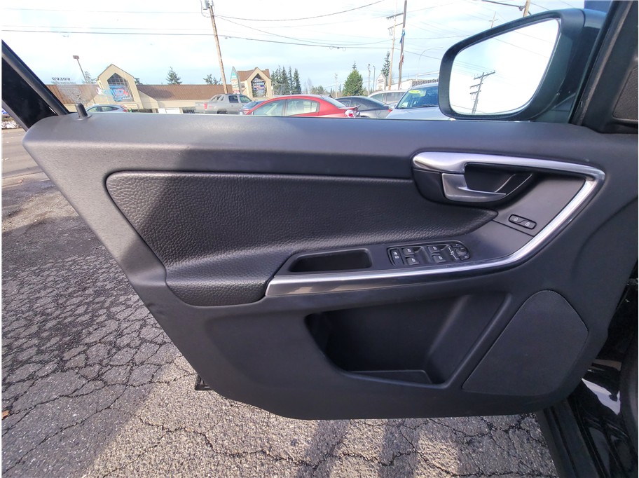 2013 Volvo XC60 T6 Sport Utility 4D